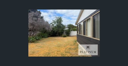 Spacious 4-Bed Room Family Home & Large workshop - Photo 2