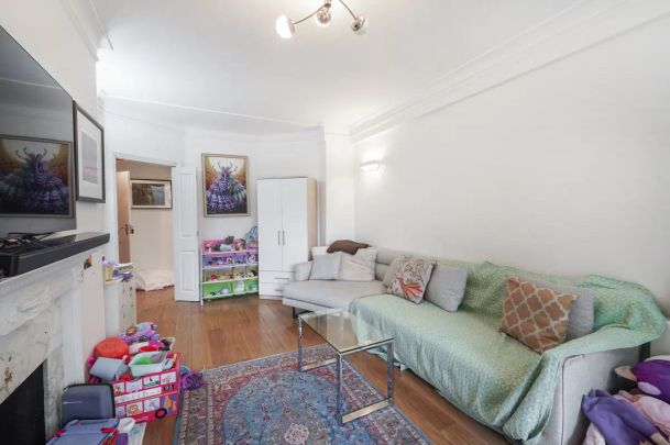 3 bedroom flat in Gloucester Place - Photo 1