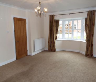 4 bedroom detached house to rent - Photo 2