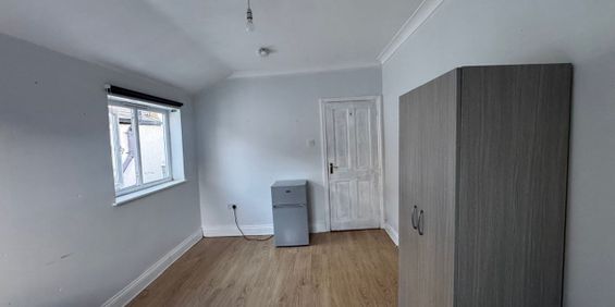 Room in a Shared Flat, Chandler Avenue, E16 - Photo 3