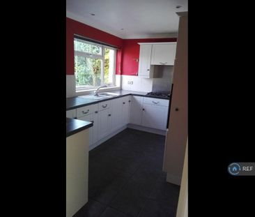 3 bedroom end of terrace house to rent - Photo 3