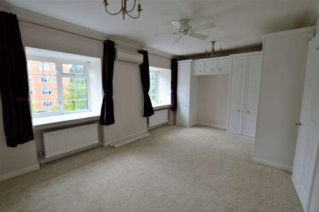 Portarlington Close, Bournemouth, Dorset, BH4 - Photo 4