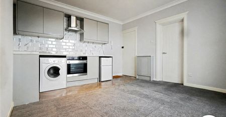 property to rent - Photo 3