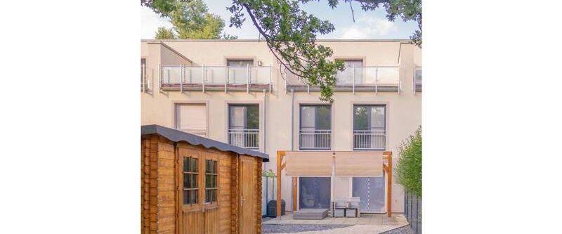 Neuwertige 6-Zimmer-Reihenhaus mit Einbauküche, Garten, Stellplatz - Photo 1