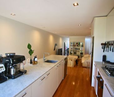 Stylish Three-Bedroom Residence in Prime Brunswick Location - Photo 6