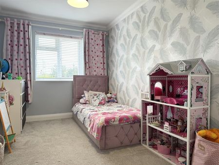 4 Bedroom House - Photo 4