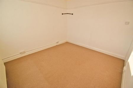 5 bedroom detached house to rent - Photo 2