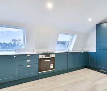 A newly renovated, top floor apartment, located in central Bath. - Photo 5