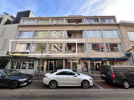 Appartement met 3 slaapkamers gelegen in het centrum van Genk - Photo 2