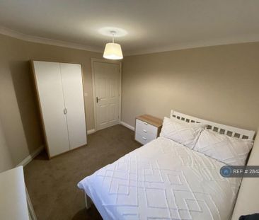 1 bedroom in a house share to rent - Photo 3