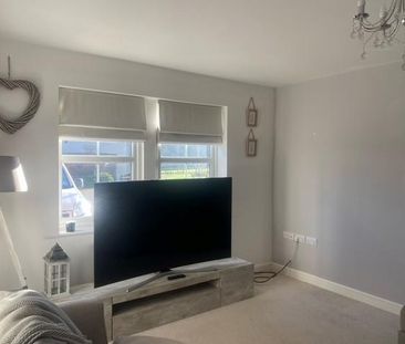 3 bedroom semi-detached house to rent - Photo 2