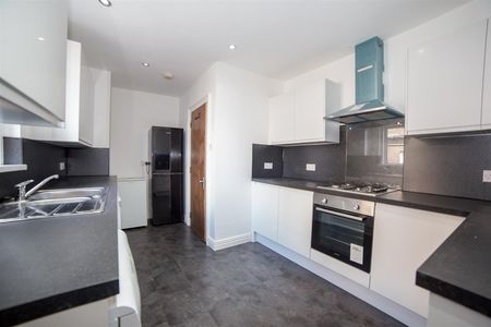 7 bed maisonette to rent in Jesmond Road, Jesmond, NE2 - Photo 2