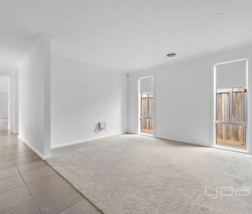 4 BEDROOM FAMILY HOME - Photo 1