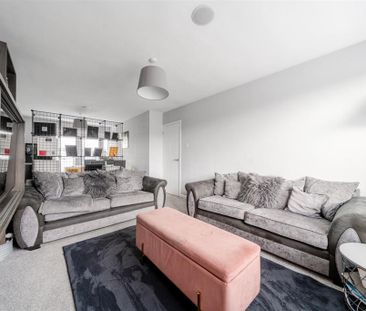 3 bedroom end of terrace house to rent - Photo 2