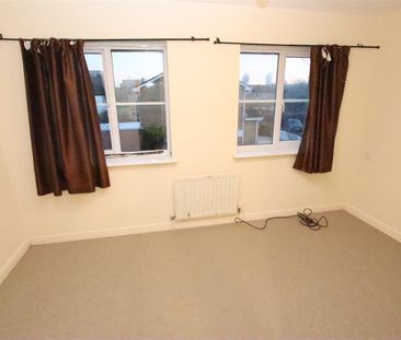 2 bedroom Terraced House to let - Photo 3