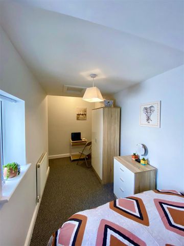 1 bed house share to rent in Coal Clough Lane, Burnley, BB11 - Photo 5