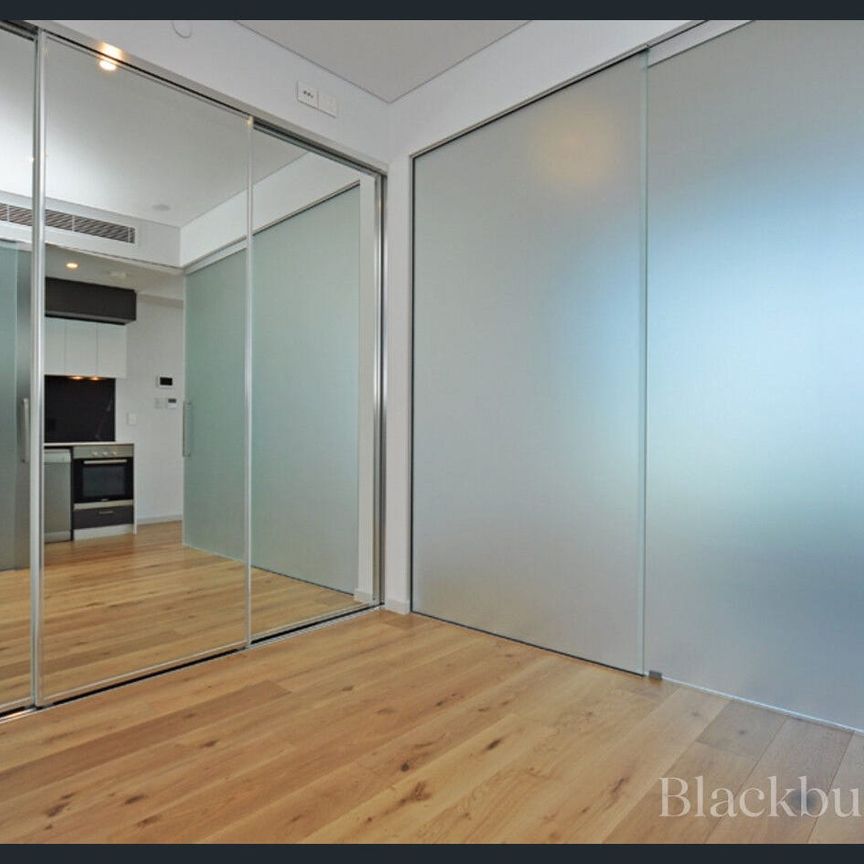 LIVE IN LUXURY - STUDIO APARTMENT - Photo 1