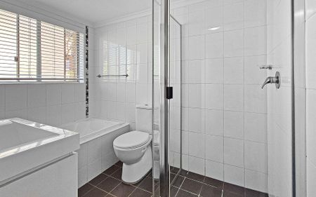 Ground Floor 2 Bedroom Apartment - Photo 3