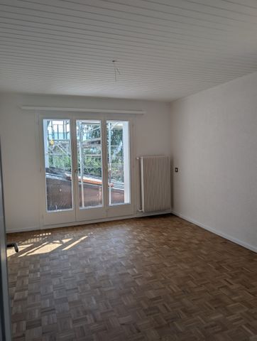Appartement de 4.5 pièces au rez-de-chaussée, entièrement rénové - Foto 2