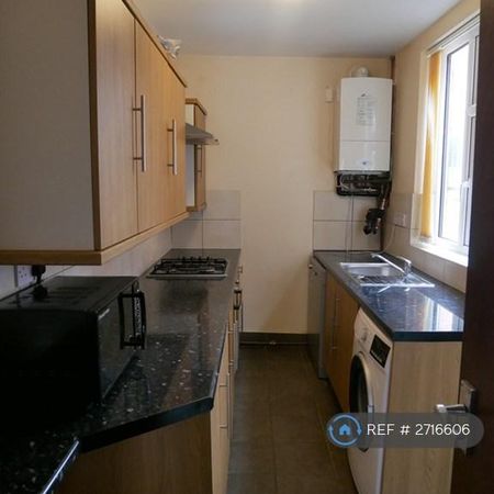3 bedroom terraced house to rent - Photo 4