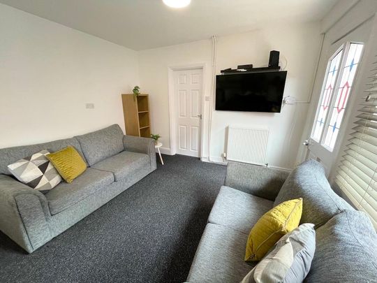 6 bedroom house to rent - Photo 1