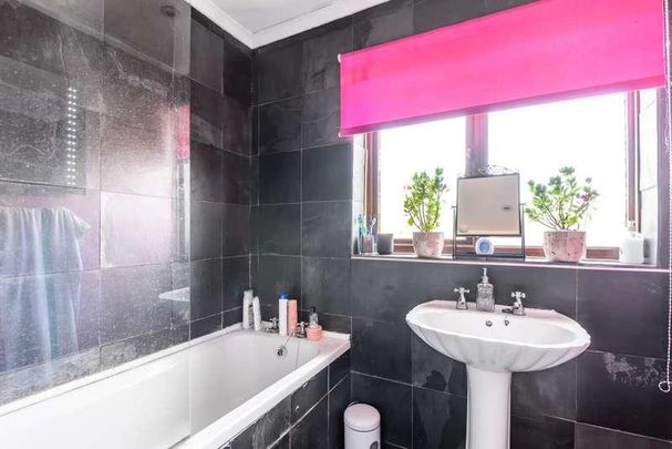 Herald Way, Bicester, OX26 - Photo 1
