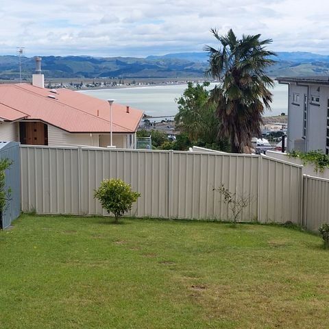 Quality 4-5 Bedroom Home – Hospital Hill - Photo 1