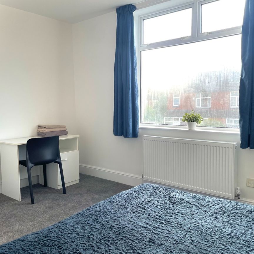 4 Bed Semi-Detached House, Finchley Road, M14 - Photo 1