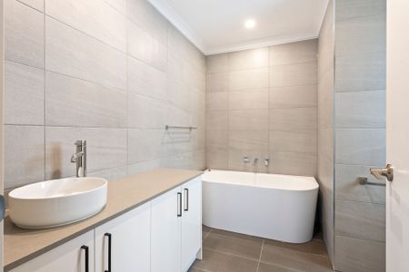 Townhouse Living with Modern Comfort - Photo 2