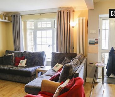 Cozy room to rent in 3-bedroom house in Ballymun, Dublin - Photo 5