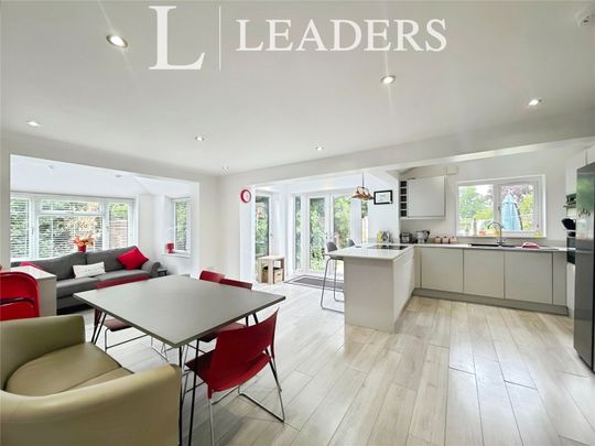 3 bedroom house to rent Canterbury Grange, Bocking, CM7 - Photo 1