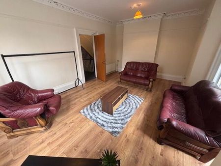 Great 6 Bedroom Apartment, 37 Cromwell Road, Botanic, Belfast, BT7 1JX - Photo 2