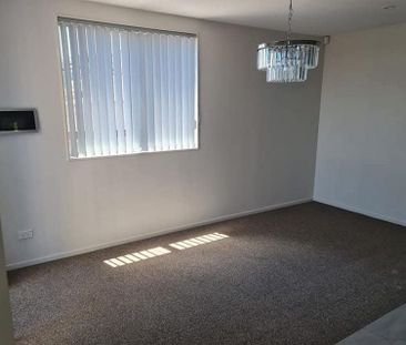 Spacious 4BR Home with Modern Comforts - Photo 6