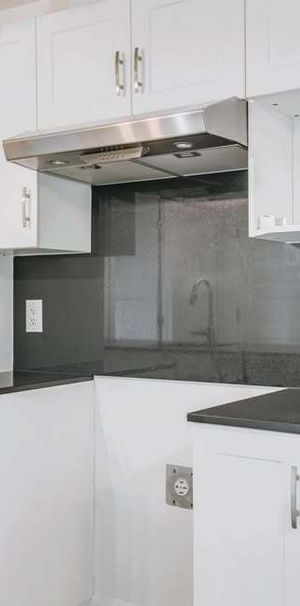 3 ½ RÉNOVÉ – WIFI + ÉLECTROS INCLUS - Photo 1