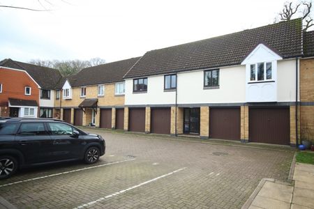 Friary Court, Woking - Photo 3