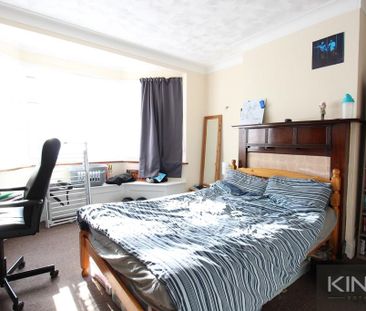 6 bedroom semi-detached house to rent - Photo 2