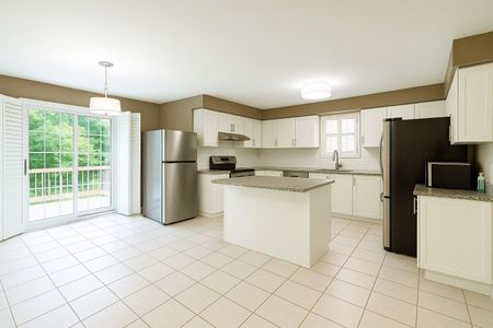 For Lease - 492 Palmtree Crescent, Oshawa, Ontario - Photo 3