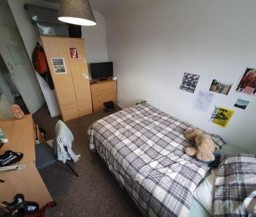 6 bedroom house to rent - Photo 2