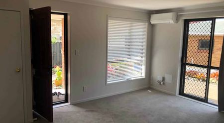 So Handy to Town - Photo 2