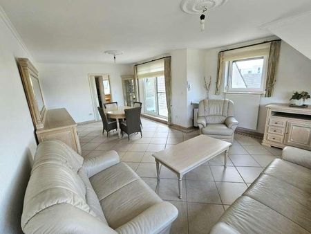 Ruim 3 slaapkamer duplex met autostaanplaats en kelderberging - Photo 2