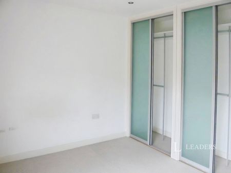 2 bedroom apartment to rent West Street, Brighton, East Sussex, BN1 - Photo 2