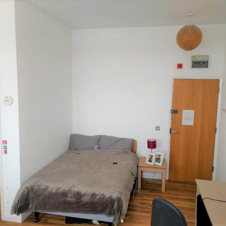 Studio to rent - Photo 1