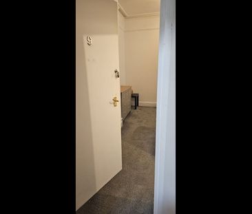 Studio Flat, Reading, RG1 - Photo 1