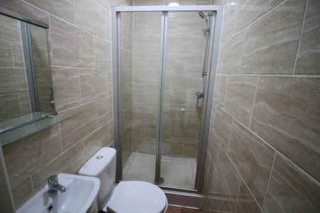 6 bedroom terraced house to rent - Photo 5