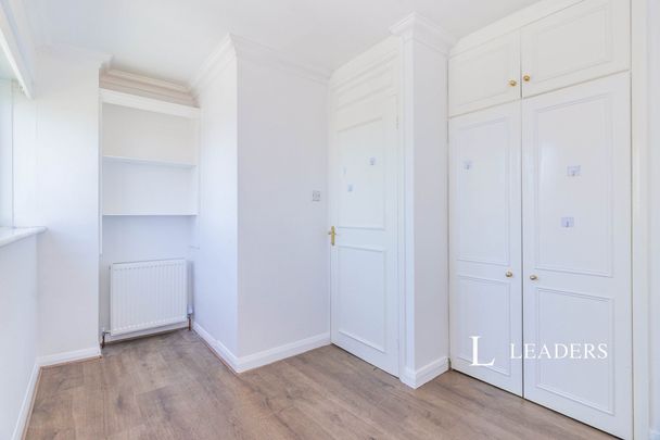 3 bedroom apartment to rent Camberley Court , Sutton - Photo 1