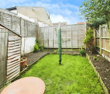 Maisonette to rent - Trinity Place, Bexleyheath, DA6 - Photo 2