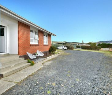 Lovely on Lock St - Photo 1