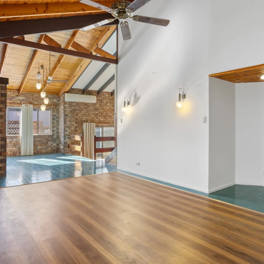 Expansive Family Home with Triple Garage & Multiple Living Zones. CONTACT JULIE SYKES 0438 050 110 - Photo 1