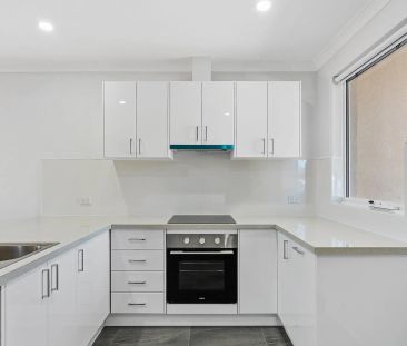 Brand New 2 Bedroom 2 Bathhrom Ground Floor Unit - Photo 3