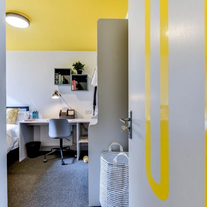 1 bedroom in a house share to rent - Photo 1